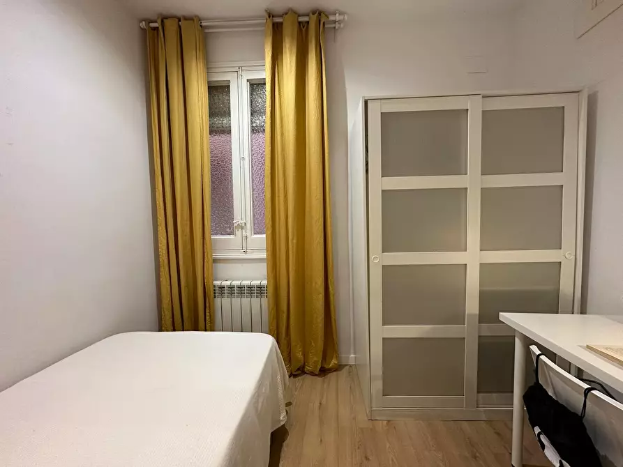 Immagine 2 di Camera in affitto  in Calle de Bailén a Madrid