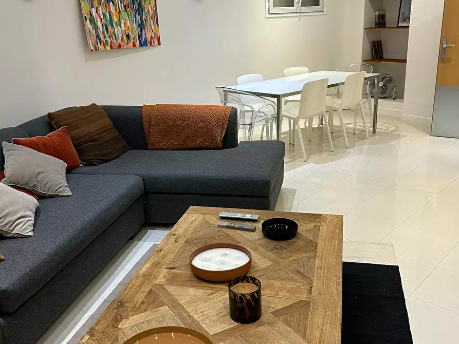 Immagine 2 di Appartamento in affitto  in Rue Octave Feuillet a Paris 16