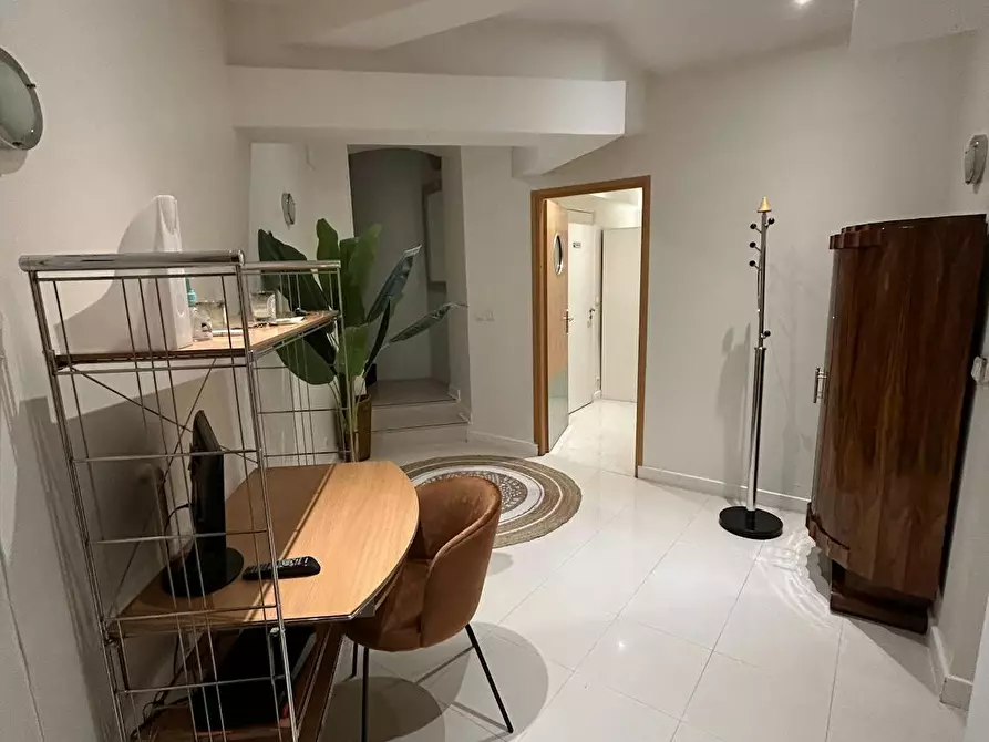 Immagine 5 di Appartamento in affitto  in Rue Octave Feuillet a Paris 16