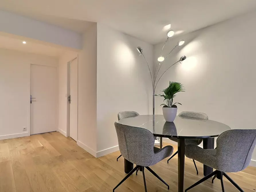 Immagine 10 di Appartamento in affitto  in Rue de la Chine a Paris 20