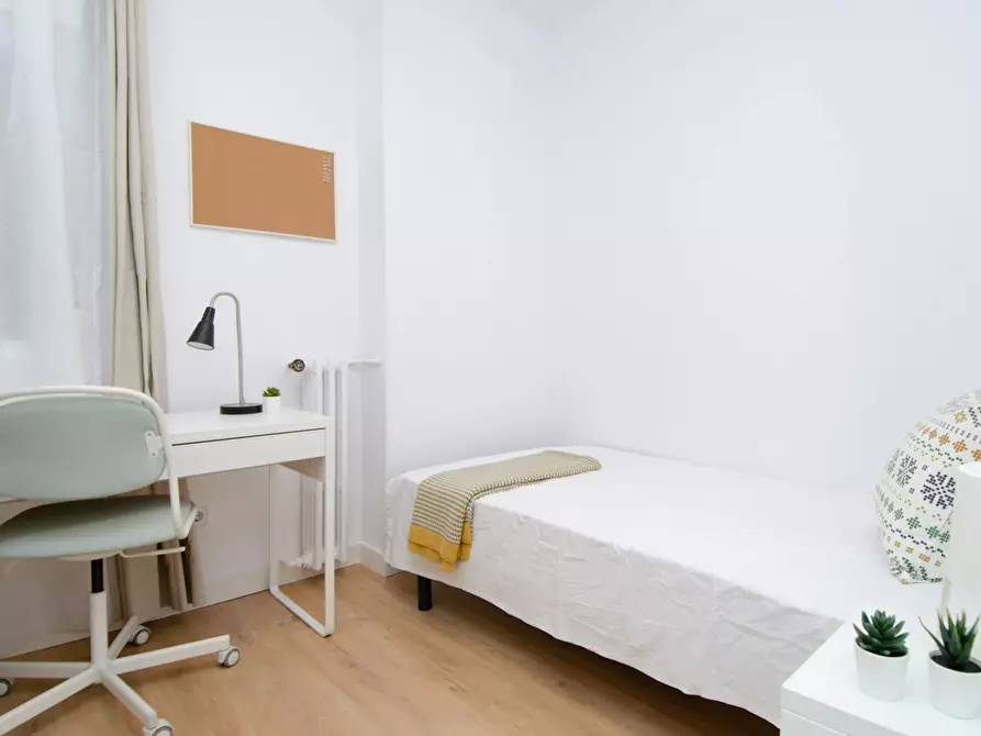 Immagine 1 di Camera in affitto  in Calle del Doctor Esquerdo a Madrid
