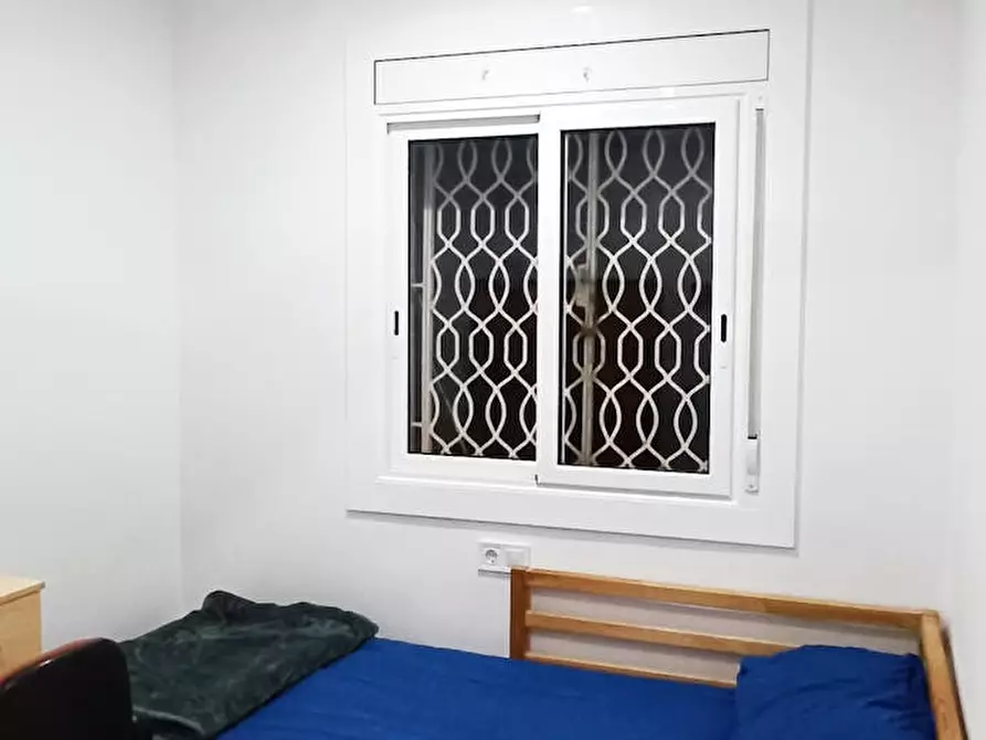 Immagine 2 di Camera in affitto  in Carrer del Doctor Jaume Ferran i Clua a Hospitalet De Llobregat, L'