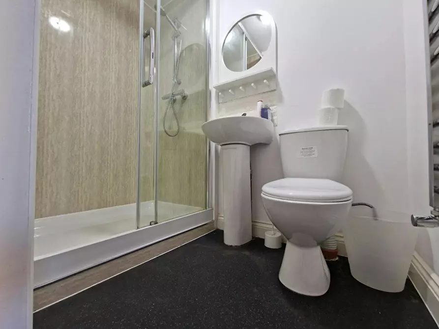 Immagine 7 di Casa indipendente in affitto  in Seagrave Road a 