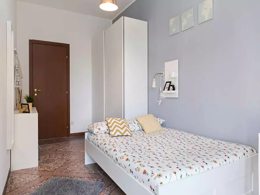Immagine 3 di Camera in affitto  in Viale Giovanni Vicini a Bologna
