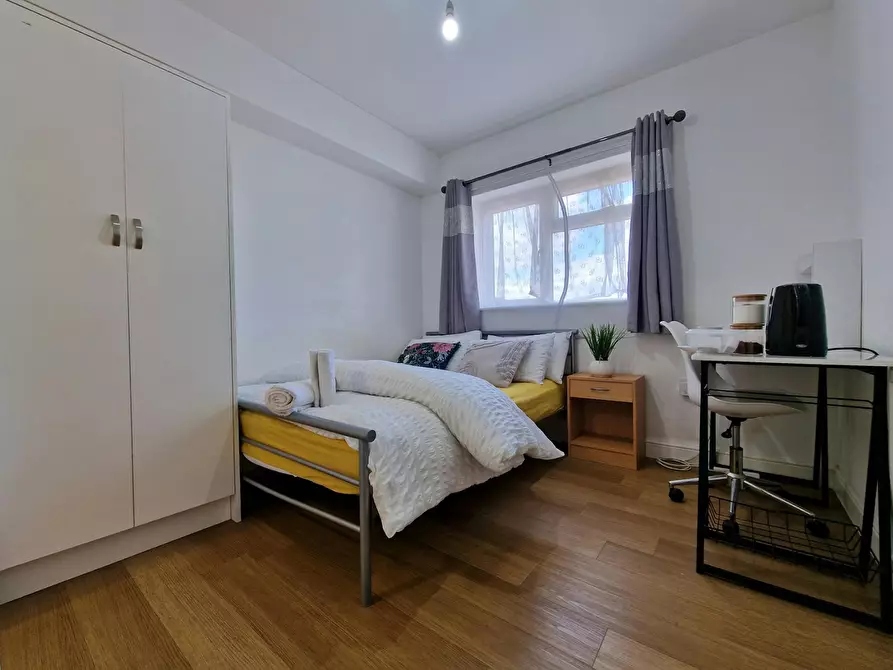 Immagine 2 di Camera in affitto  in Seagrave Road a 