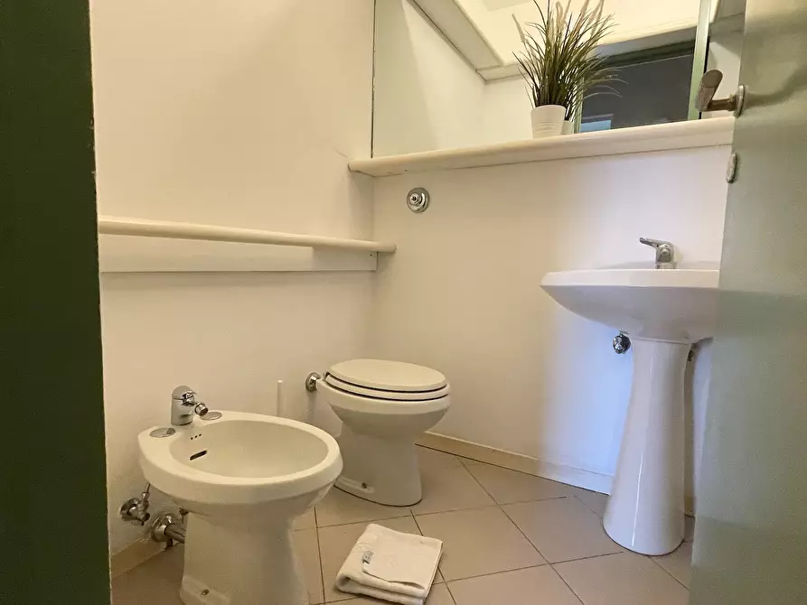 Immagine 8 di Camera in affitto  in Via Angelo Ramazzotti a Monza