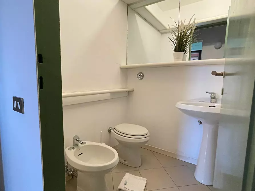 Immagine 9 di Camera in affitto  in Via Angelo Ramazzotti a Monza