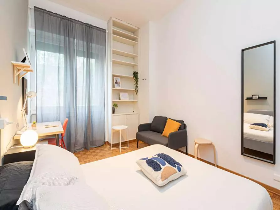 Immagine 3 di Camera in affitto  in Viale Emilio Caldara a Milano