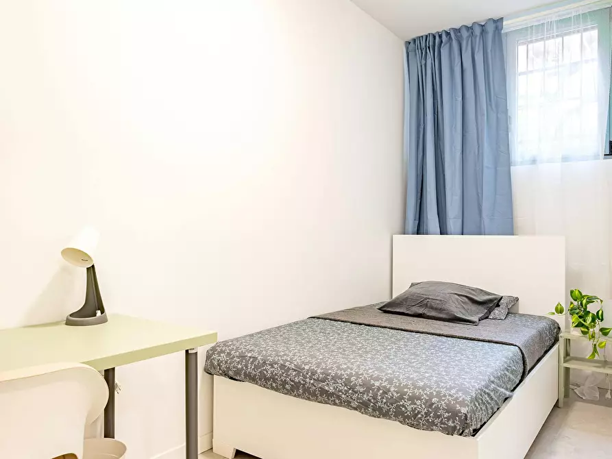 Immagine 2 di Camera in affitto  in Via Giuseppe Candiani a Milano