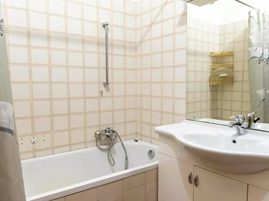 Immagine 9 di Camera in affitto  in Largo Valerio Bacigalupo a Roma