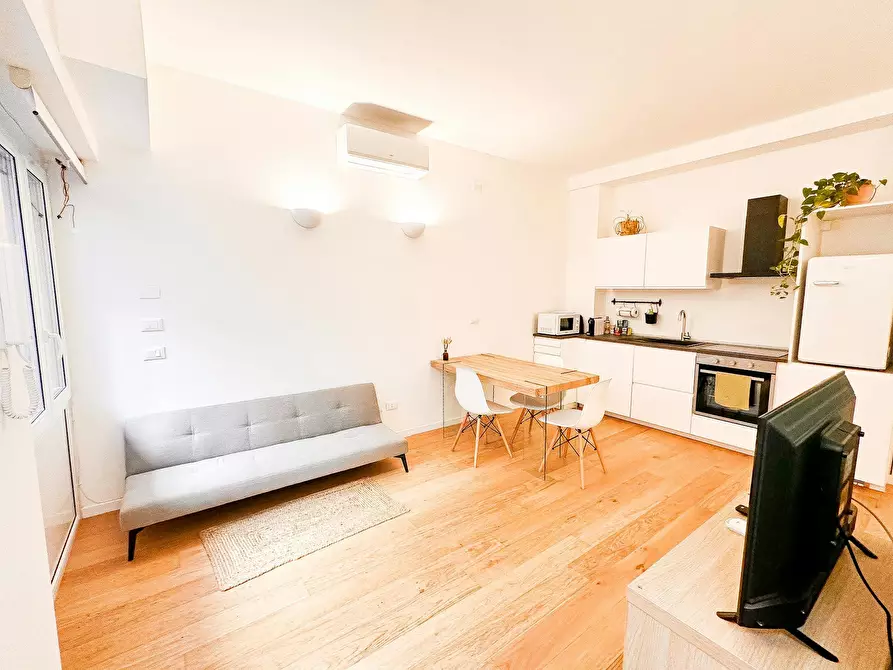 Immagine 4 di Appartamento in affitto  in Via Giambellino a Milano