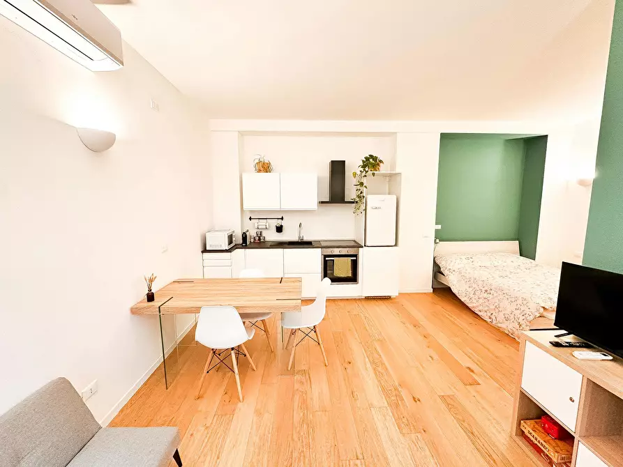 Immagine 8 di Appartamento in affitto  in Via Giambellino a Milano