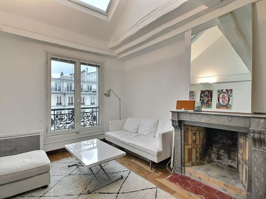 Immagine 1 di Appartamento in affitto  in Rue Saint-Antoine a Paris