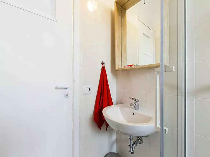Immagine 10 di Camera in affitto  in Via dei Mandorli a Corsico