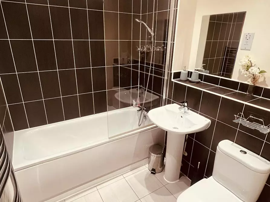 Immagine 5 di Appartamento in affitto  in Langley Walk a 