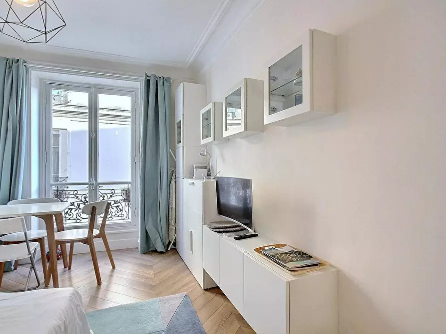 Immagine 4 di Appartamento in affitto  in Rue Ravignan a Paris 18