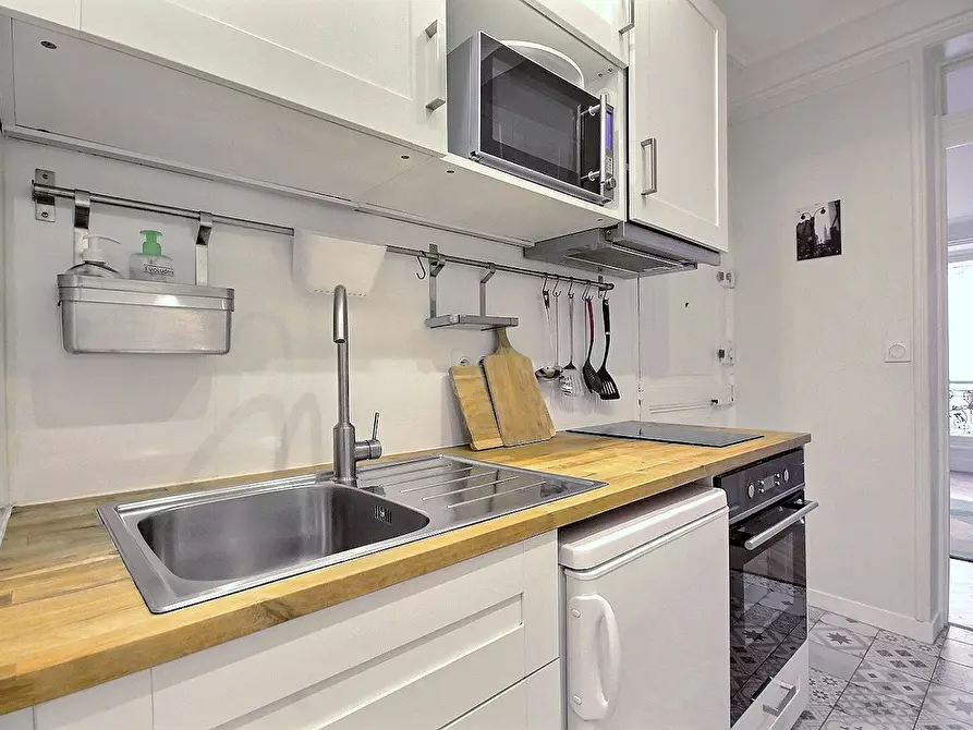 Immagine 6 di Appartamento in affitto  in Rue Ravignan a Paris 18