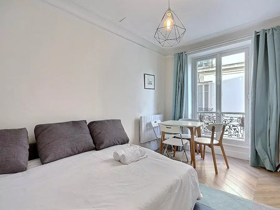 Immagine 3 di Appartamento in affitto  in Rue Ravignan a Paris 18