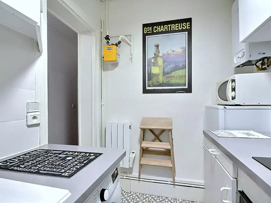 Immagine 8 di Appartamento in affitto  in Rue Rouvet a Paris