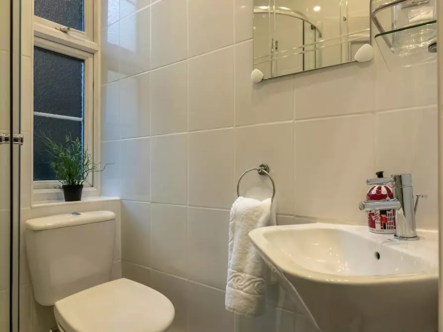 Immagine 6 di Appartamento in affitto  in Endell Street a Camden Town