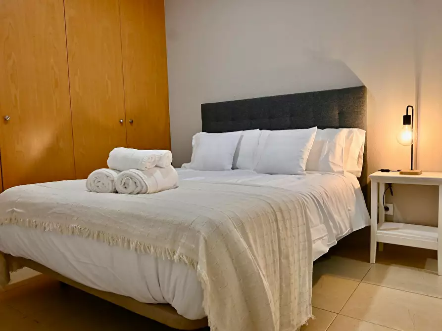 Immagine 1 di Appartamento in affitto  in Calle de las Infantas a Madrid