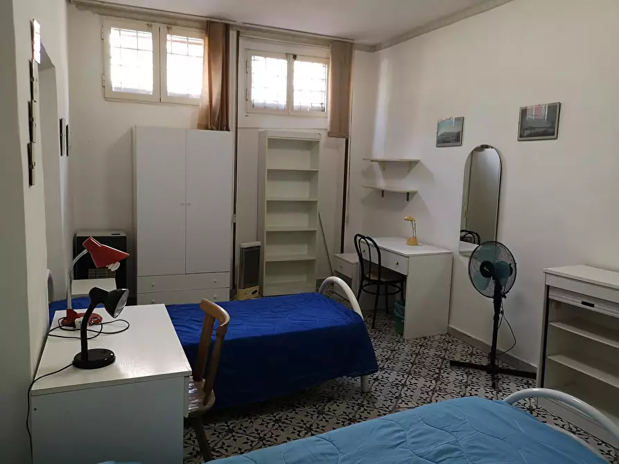 Immagine 4 di Camera in affitto  in Vico Melofioccolo a Napoli