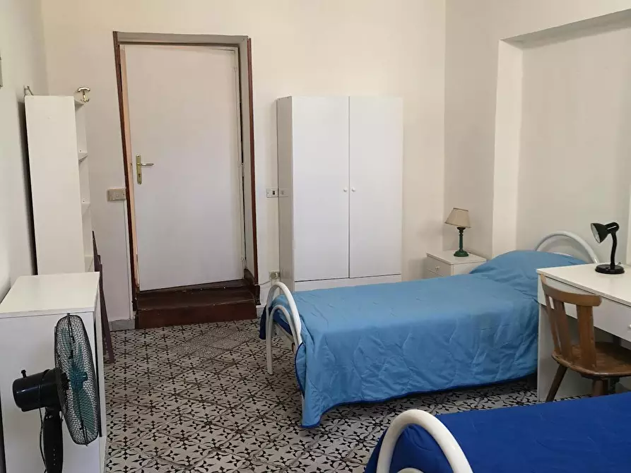 Immagine 2 di Camera in affitto  in Vico Melofioccolo a Napoli