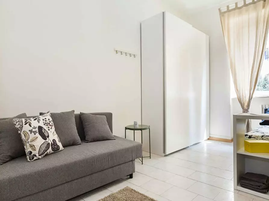 Immagine 6 di Camera in affitto  in Via dei Mandorli a Buccinasco