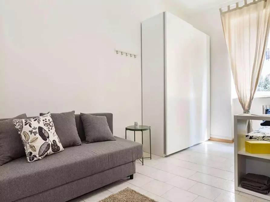 Immagine 5 di Camera in affitto  in Via dei Mandorli a Buccinasco