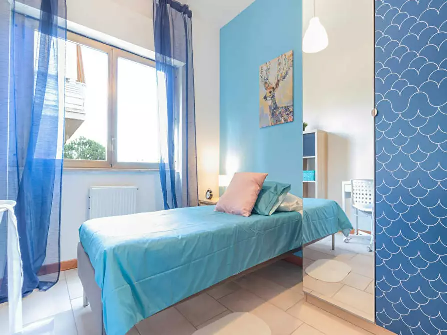 Immagine 2 di Camera in affitto  in Via Fiume delle Perle a Roma