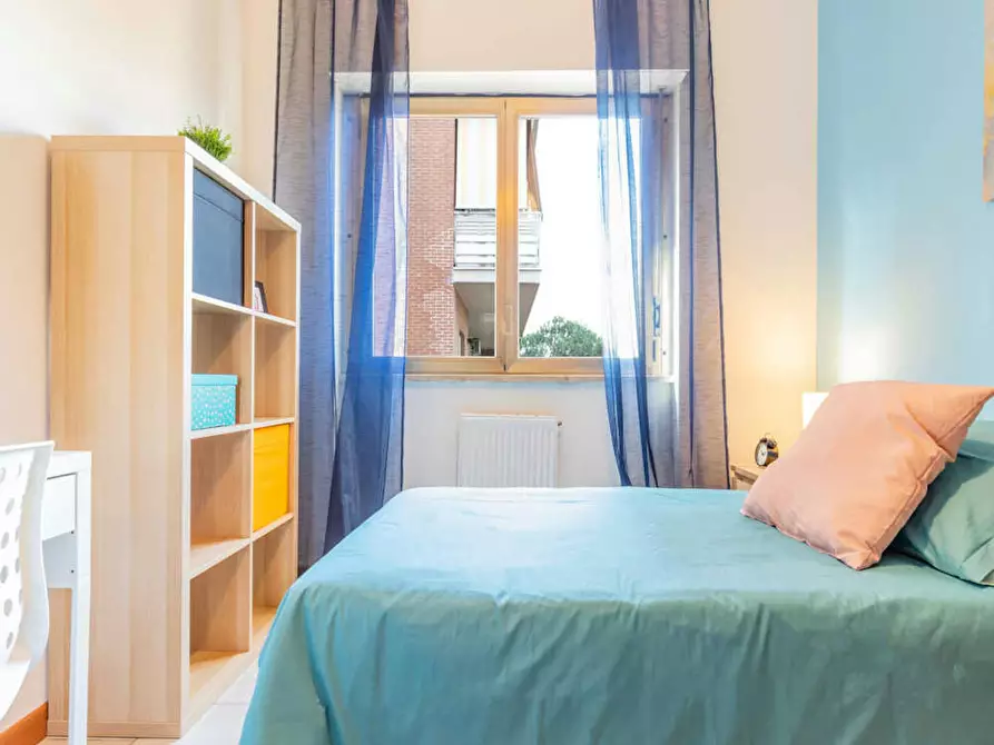 Immagine 3 di Camera in affitto  in Via Fiume delle Perle a Roma