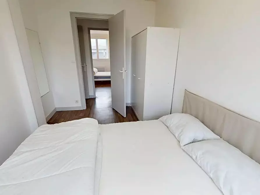 Immagine 2 di Camera in affitto  in Cours Édouard Vaillant a Bordeaux