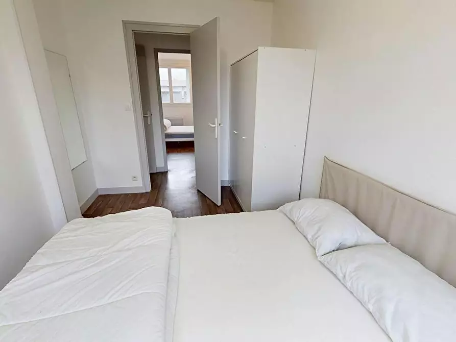 Immagine 2 di Camera in affitto  in Cours Édouard Vaillant a Bordeaux