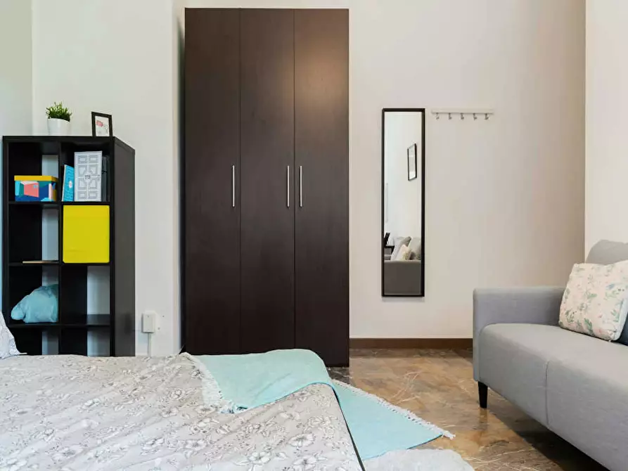 Immagine 3 di Camera in affitto  in Via Francesco de Sanctis a Milano