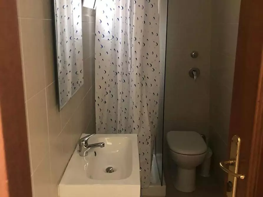 Immagine 9 di Camera in affitto  in Via Merulana a Roma