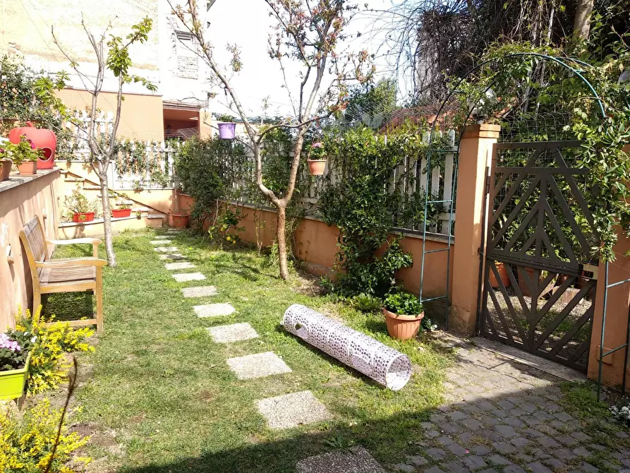 Immagine 1 di Casa indipendente in affitto  in Via del Mandrione a Roma