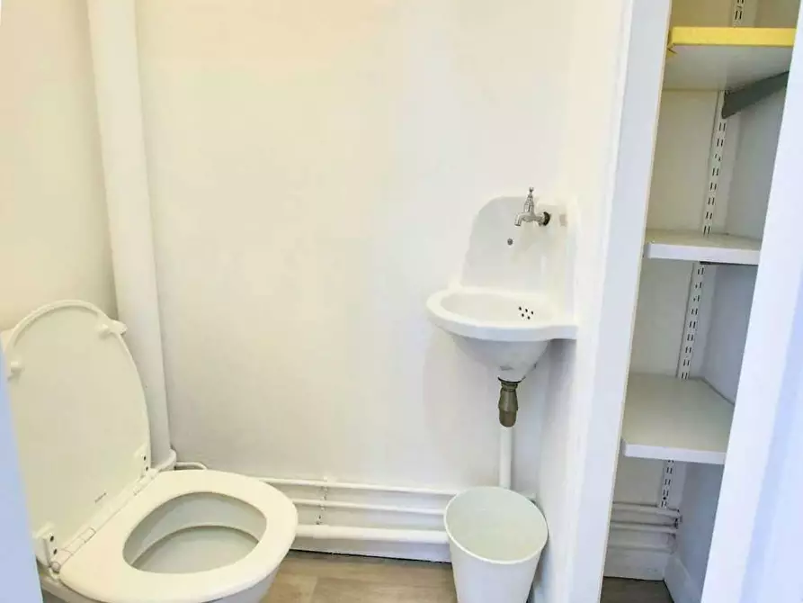 Immagine 8 di Camera in affitto  in Rue de la Barre a Lille