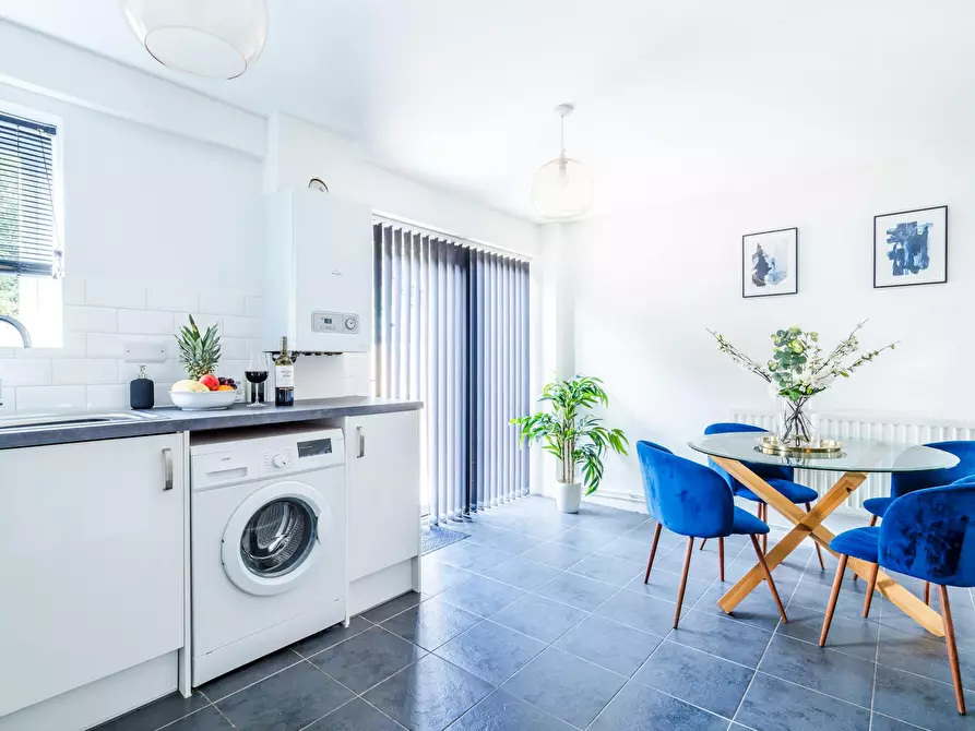 Immagine 2 di Casa indipendente in affitto  in Frensham Drive a Bletchley