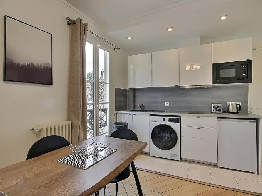 Immagine 7 di Appartamento in affitto  in Rue la Bruyère a Paris