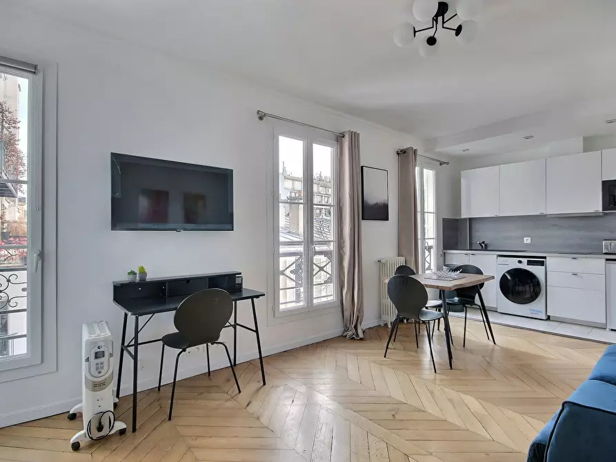 Immagine 3 di Appartamento in affitto  in Rue la Bruyère a Paris