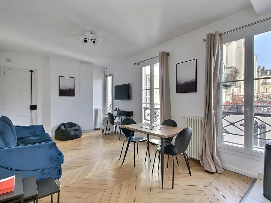 Immagine 1 di Appartamento in affitto  in Rue la Bruyère a Paris