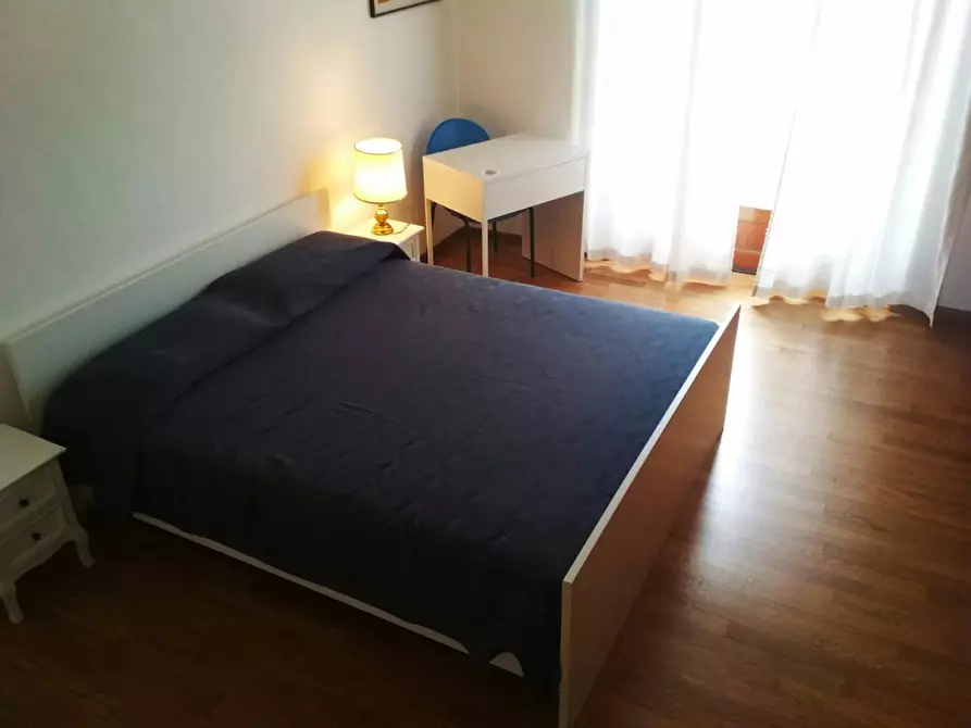 Immagine 3 di Camera in affitto  in Via Trinità a Torino