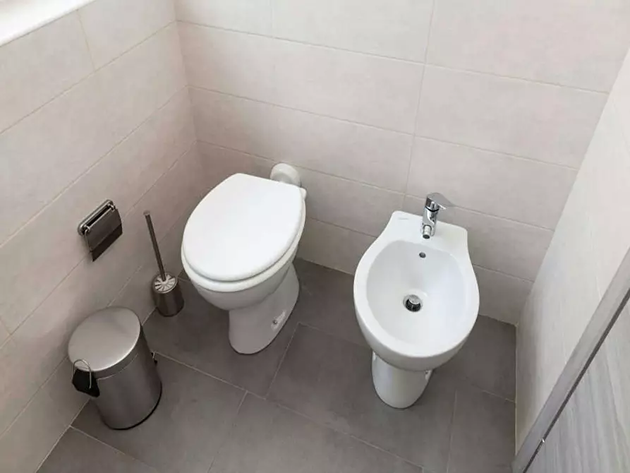 Immagine 10 di Camera in affitto  in Via Macedonio Melloni a Milano