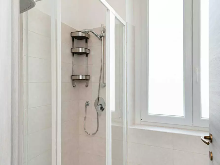 Immagine 9 di Camera in affitto  in Via Macedonio Melloni a Milano