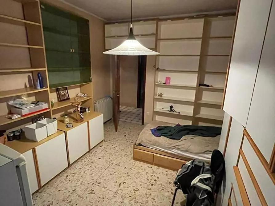 Immagine 2 di Camera in affitto  in Via Adolfo Omodeo a Napoli