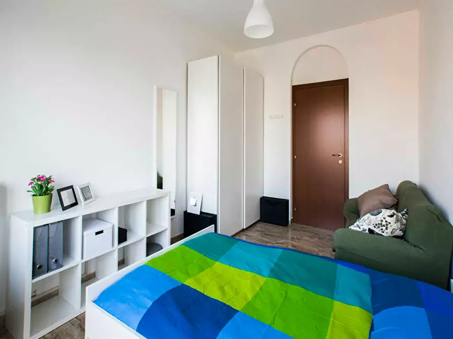 Immagine 1 di Camera in affitto  in Piazza Carlo Stuparich a Milano