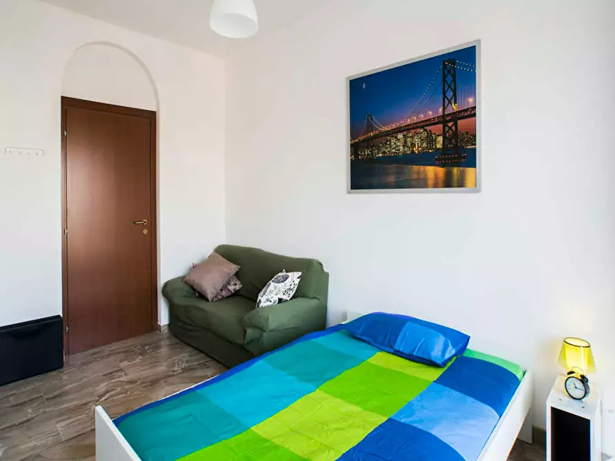 Immagine 4 di Camera in affitto  in Piazza Carlo Stuparich a Milano