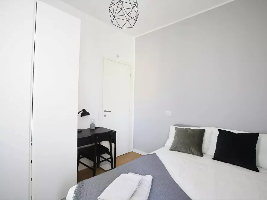 Immagine 3 di Camera in affitto  in Via Carlo Marx a Milano