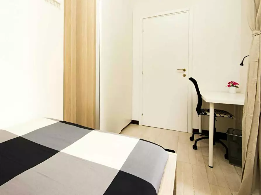 Immagine 2 di Camera in affitto  in Via Salvatore Barzilai a Milano