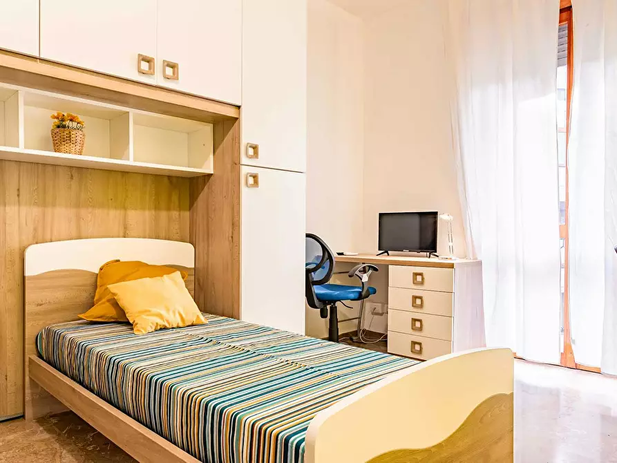 Immagine 1 di Camera condivisa in affitto  in Viale Enrico Martini a Milano